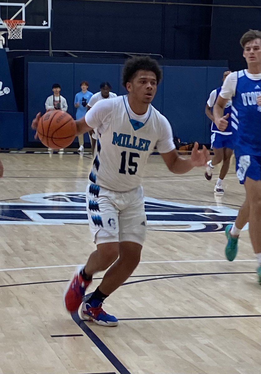 Jaylen Dyer on the move here for Miller School.  He has 5 points.  Ryan Crotty has a team high 7 points and Miller leads Bishop O’Connell 27-17 at the half. #BigShots #CBGFallShowcase. ⁦<a href="/BigShotsGlobal/">BIG SH🏀TS</a>⁩ ⁦<a href="/BigShotsToday/">Hit The BIG SH🏀TS</a>⁩
