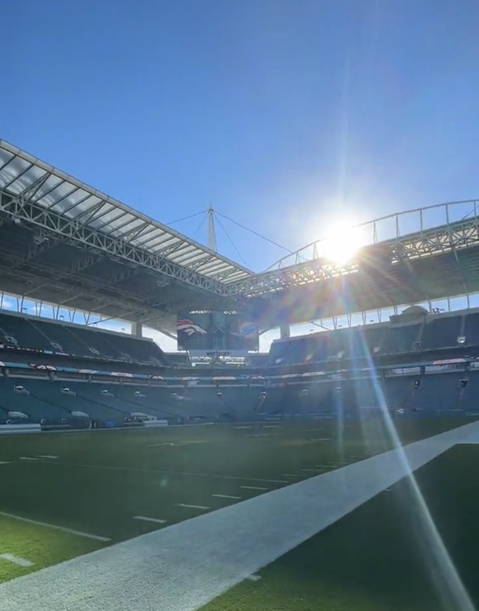 KingOfPhinland's tweet photo. Temperature during the game is supposed to hit 88° with a real feel of 96° along with 70% humidity. It’s about to be ROASTING at the rock today. Can’t wait to watch @HardRockSun do its thing☀️ https://t.co/DzK9EBH7Bg