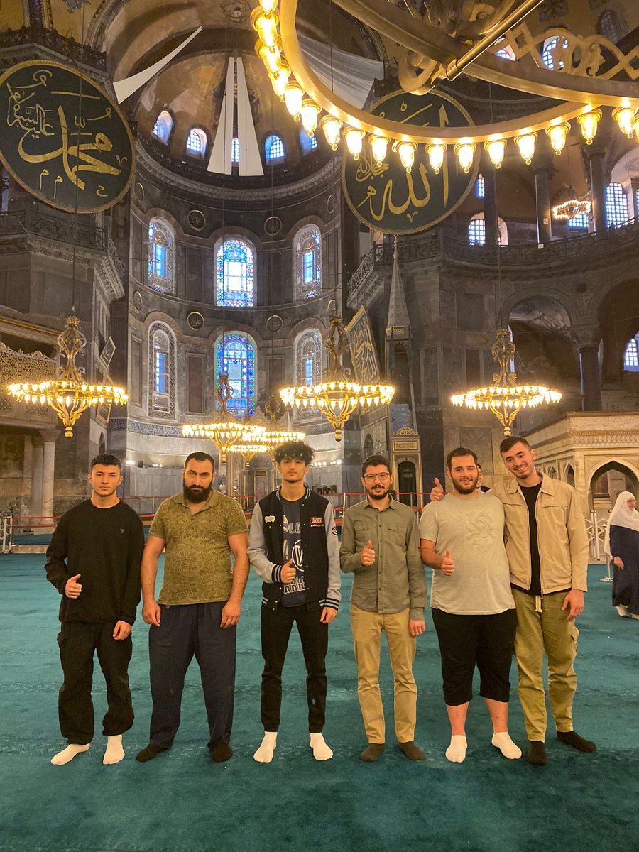 SpGencSariyer's tweet photo. İlçe gençlik kolları olarak sabah namazında, Ayasofya Camii şerifinde, AGD İTÜ fakülte teşkilatımızdaki kardeşlerimizle biraraya geldik.👍 https://t.co/djQHaZqUPr