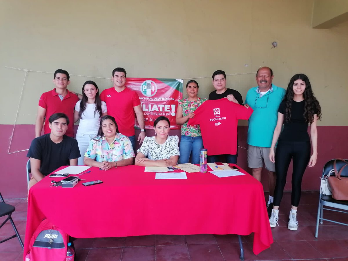 PRI_Nacional's tweet photo. Felicidades al priismo de Colima por su gran trabajo en esta Jornada Nacional de Afiliación, en la que han logrado convocar a un importante número de ciudadanas y ciudadanos que quieren hacer un cambio en su estado y en su país.

¡Tú también únete al PRI! 

Visita tu Comité más cercano o bien, haz tu prerregistro en https://t.co/szg8pn09z7

#SeBuscanRevolucionarios #YoMeAfilioAlPRI