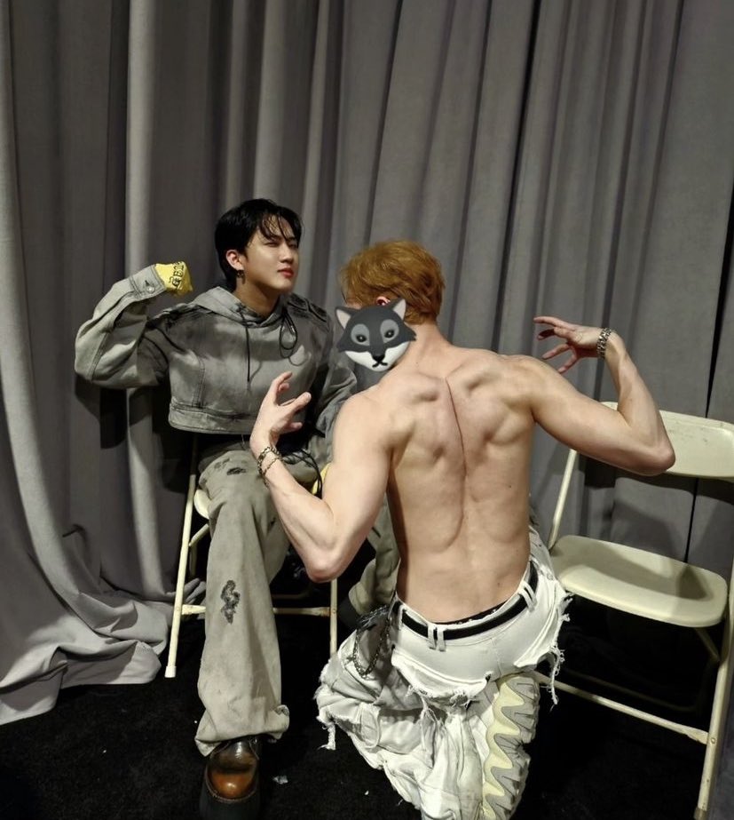 SEUNGM1NE's tweet photo. OH MY GOD WHAT?? https://t.co/4DgQMhq3BW