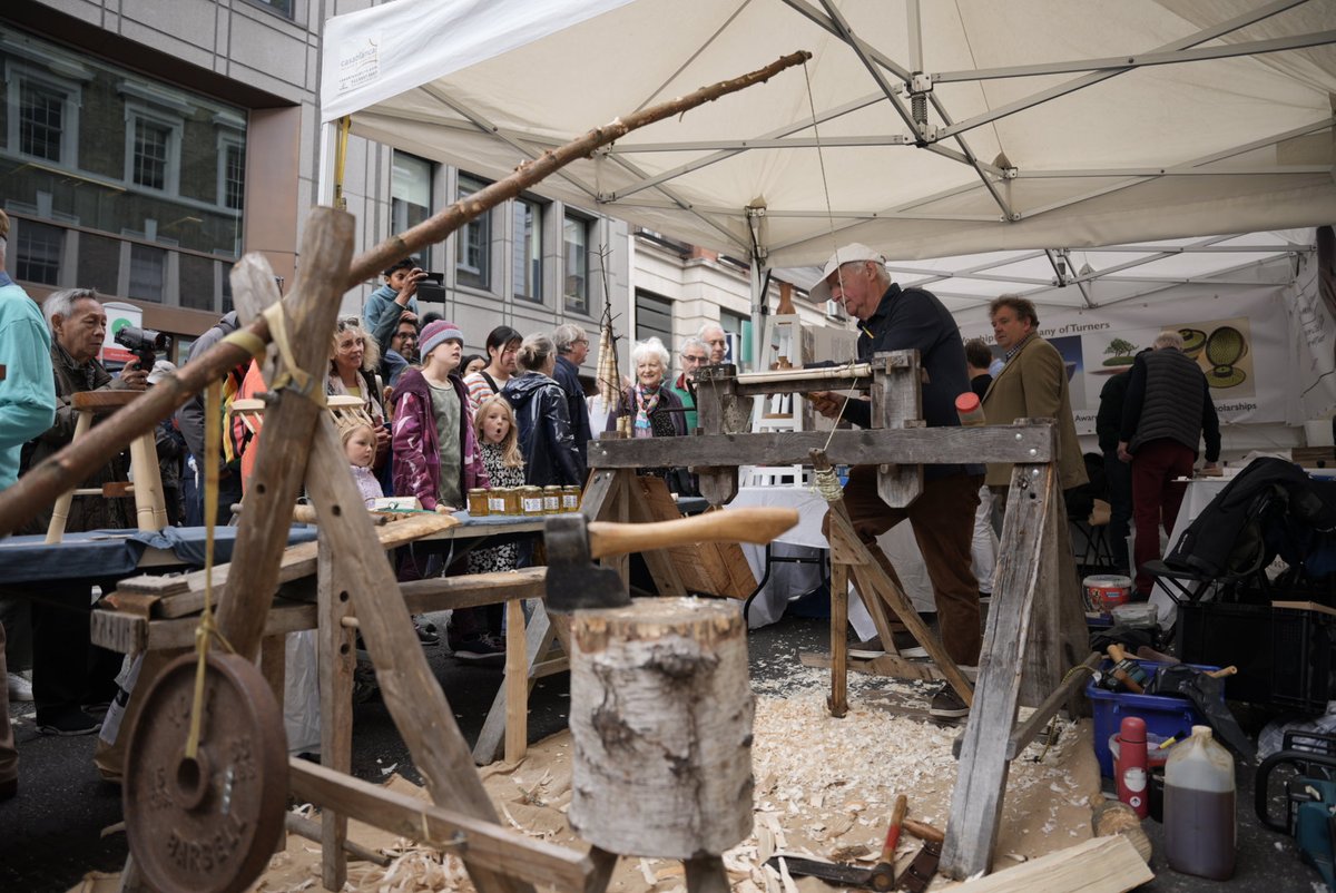 SheepDriveLDN's tweet photo. It has been incredibly special to witness historical demonstrations, right in the centre of London!

Let us know if you managed to see some of the craftsmanship in action 🐏 https://t.co/IBV7zB16xL