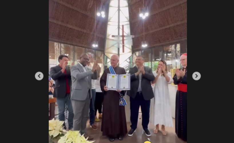 Padre Júlio Lancellotti recebe de Flávio Dino a Medalha da Justiça

LEIA MAIS: bit.ly/3PP7BBz