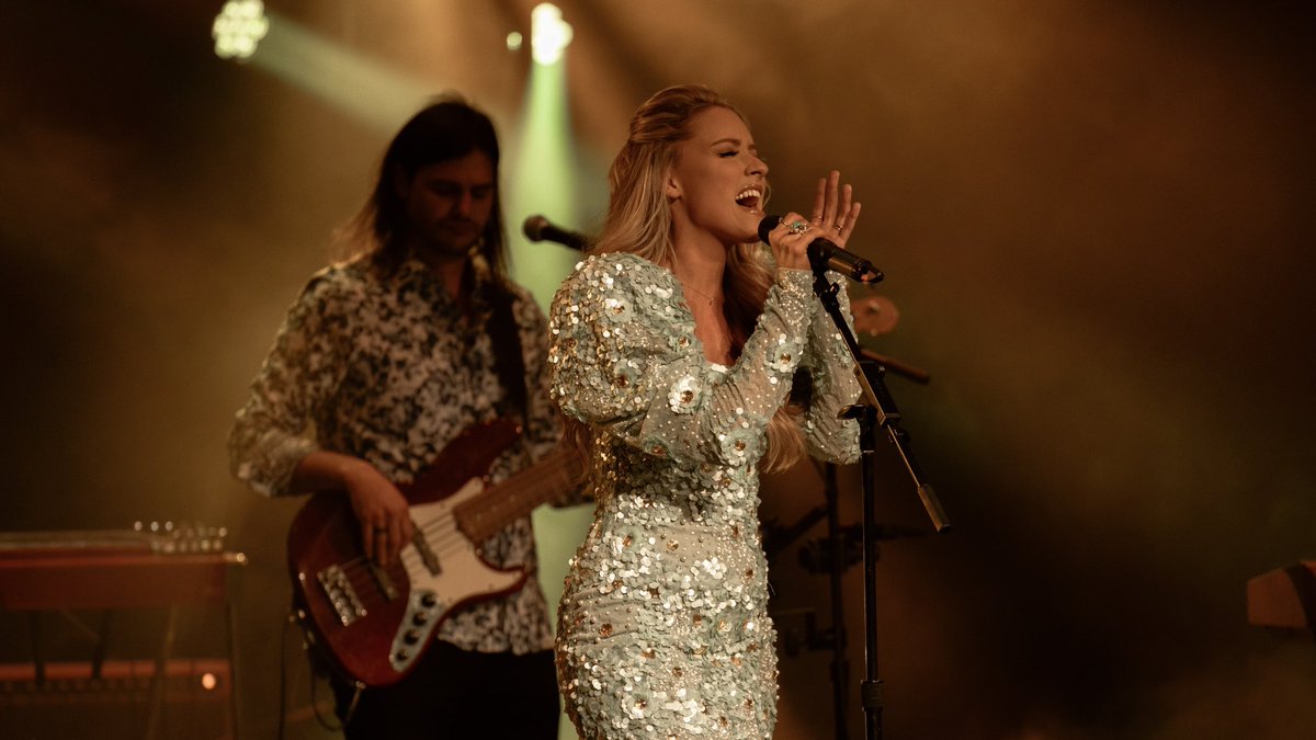 y’all SOLD OUT my album release show in Knoxville 😭🙌🏼♥️ I’m still trying to process how much this night filled up my heart. To be able to celebrate the release of my debut album with my hometown is a memory I pray I never forget. ♥️♥️♥️