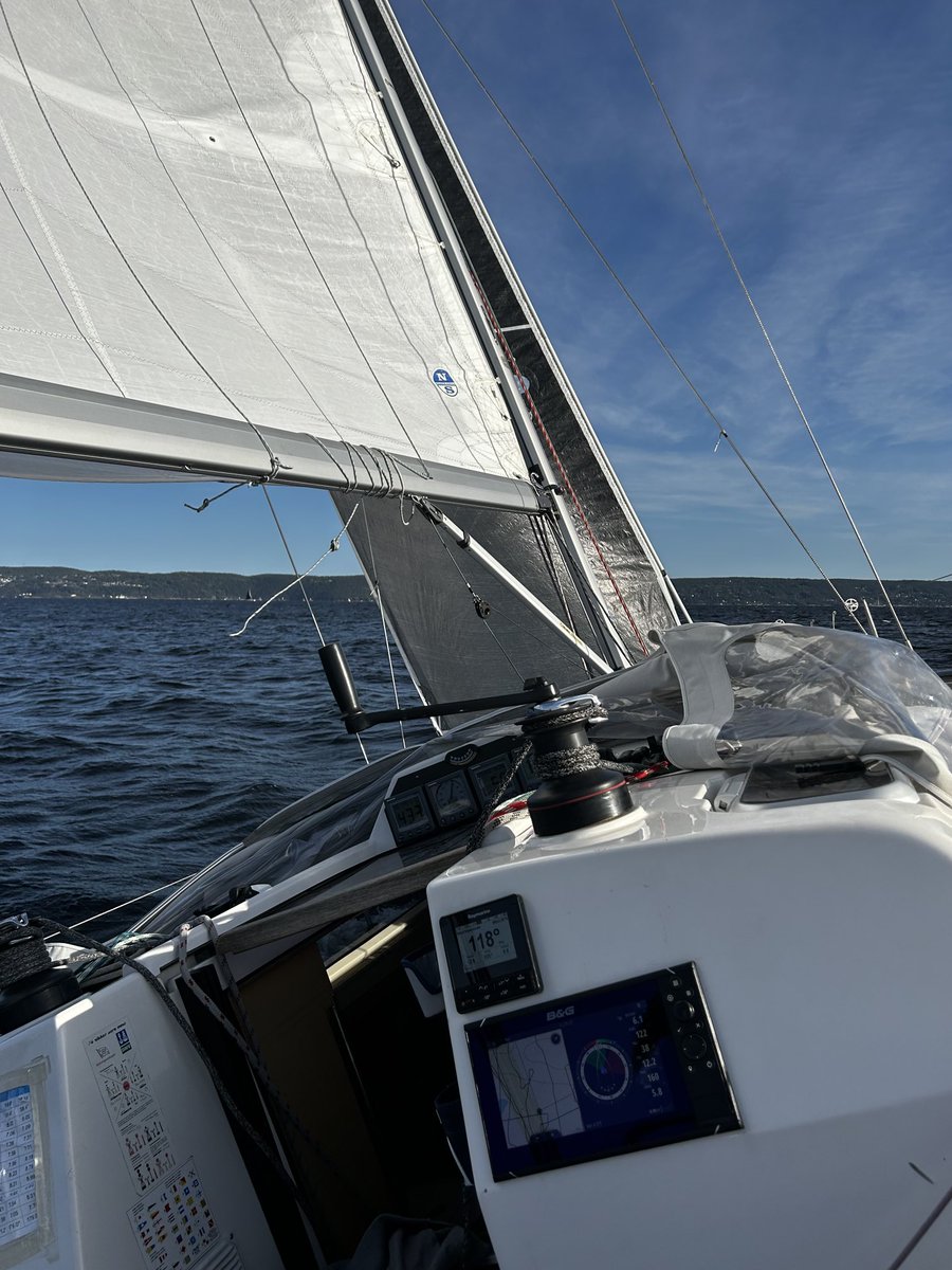 Nice sailing on the Oslo fjord today, excited to welcome 470 scientists at #NK2023 ⁦<a href="/SNI_NKMeeting/">SNI NK Meeting</a>⁩, Holmenkollen