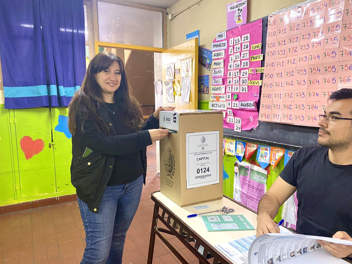 CeciJuriOk's tweet photo. Con @giselamberti votamos juntas en la esc. Hipólito Yrigoyen de Ciudad de Mendoza ✅

🇦🇷 Renovamos la esperanza para que Mendoza sea una provincia un poco más justa y solidaria. 

🗳️Con convicción, compromiso y propuestas para todos los mendocinos #SíHayAlternativa https://t.co/EGDE787AtY