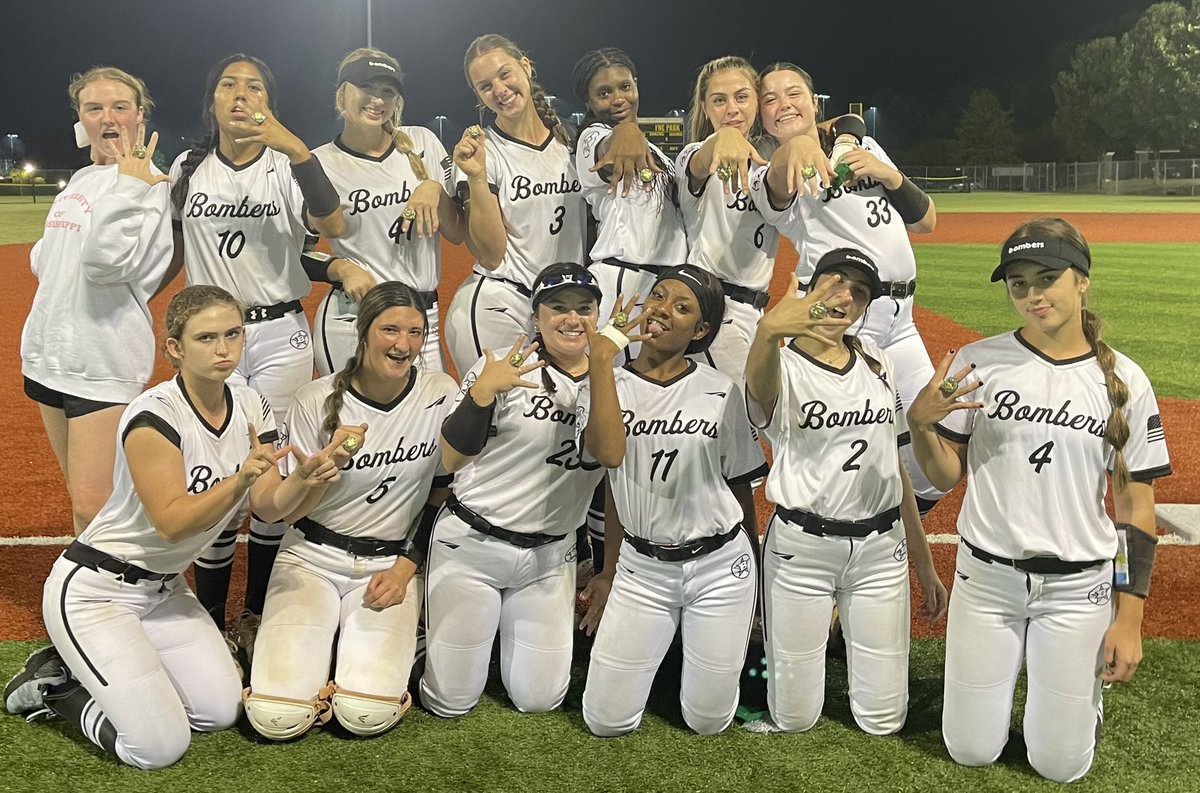 TKNIGHT11's tweet photo. Had a good day, played Saturday in 18U with the new squad and they rolled through the bracket undefeated to win their first Championship of the season. Got some work to do as a unit but a lot of talented players right there 👇#BomberNation #WeAreNotTheSame #AttackWinRepeat https://t.co/CsaVCnstEF