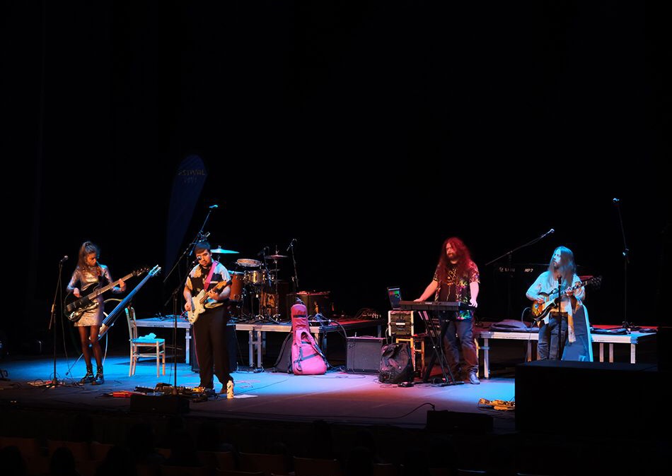 PanicReliefBand's tweet photo. ✨🧡GRACIAS🧡✨¡Todavía estamos flipando de la gran acogida que sentimos ayer! ¡Nos subimos al escenario de Estival a darlo todo y hemos recibido mucho más! ¡Muchas personas nuevas se han subido a la ola de Panic y nos han mostrado su apoyo y entusiasmo! De veras, mil gracias 💖 https://t.co/fhApcLU0wa