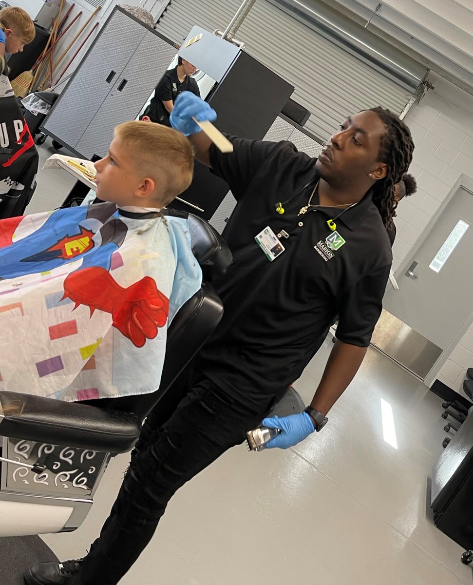 MyMarionTC's tweet photo. SERVICE WITH A SMILE!
Our Barbering students are all about giving back to the community! With programs like Haircuts for the Homeless, Read to the Barber, Friends and Family Day, our students and instructors are always looking for ways to help those in our community! https://t.co/BOUmLnbOsz