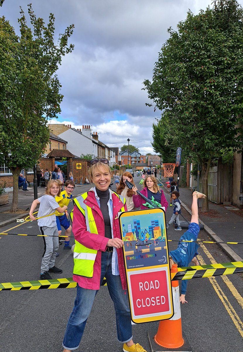 Our Deburgh Road Play Street is in full swing! Great to give kids a chance to play outside without worrying about traffic. #WorldCarFreeDay #MertonPlayStreets