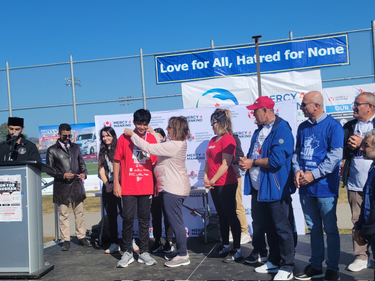 RunForVaughan's tweet image. Race Winners receiving their winning medal on the occasion of the 20th Annual 𝗥𝗨𝗡 𝗙𝗢𝗥 𝗩𝗔𝗨𝗚𝗛𝗔𝗡

Held in support of Cortellucci Vaughan Hospital.

#Mercy4Mankind #RunForVaughan #Vaughan