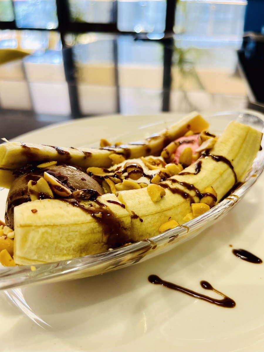 al_yusra's tweet photo. Indulge in sweet perfection with our reimagined Banana Split Sundae! 🍌🍦 Dive into creamy layers of ice cream, fresh bananas, a drizzle of decadent syrup, and pure delight. Treat yourself today! #alyusra https://t.co/zjRx61W85b