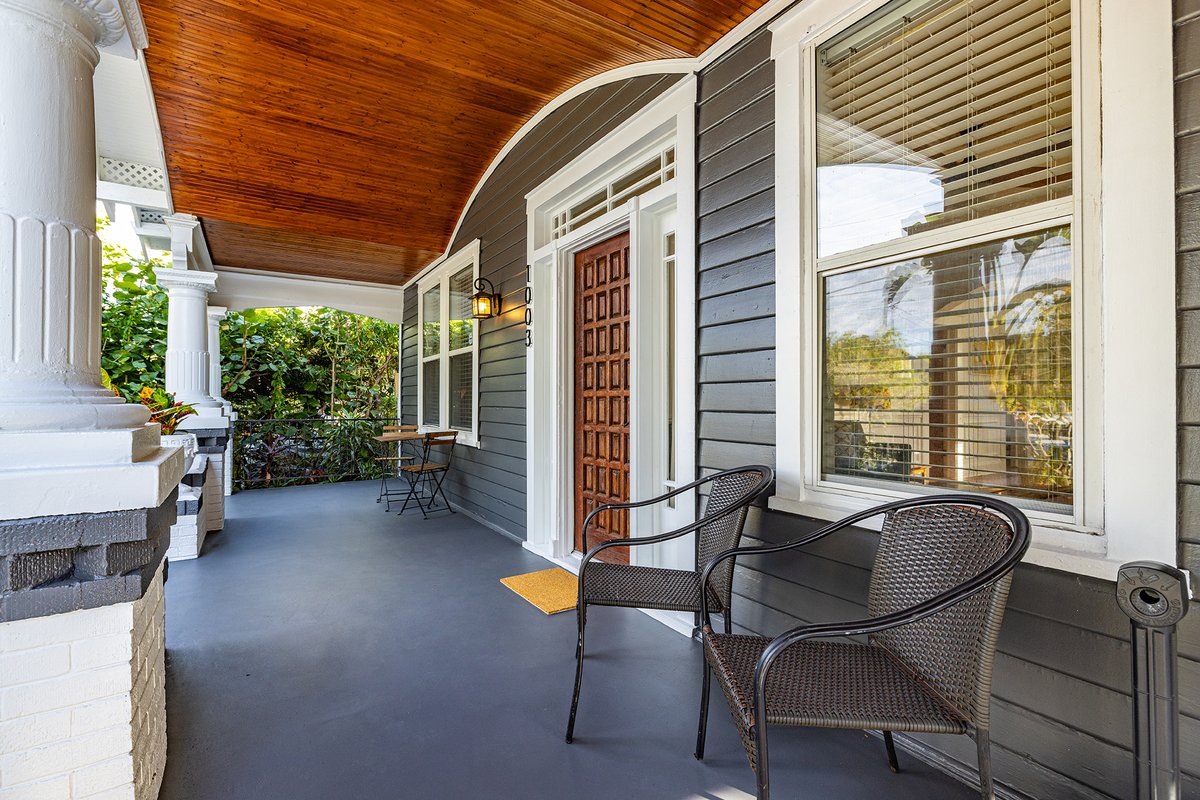 tyler_sheff's tweet photo. Investor Alert: $20K Off! 🏠💰
🚨 Yo investors! 1003 E 19th Ave duplex just got better with $20,000 off! Front 3-bed, 2-bath + studio apartment. 
Now $579,900. MLS# U8208976
Don't wait – call your agent now! 📞🏘️ #TampaRealEstate #InvestmentDeal
https://t.co/ZPXCAWBnDB https://t.co/QTQ8KMxlST