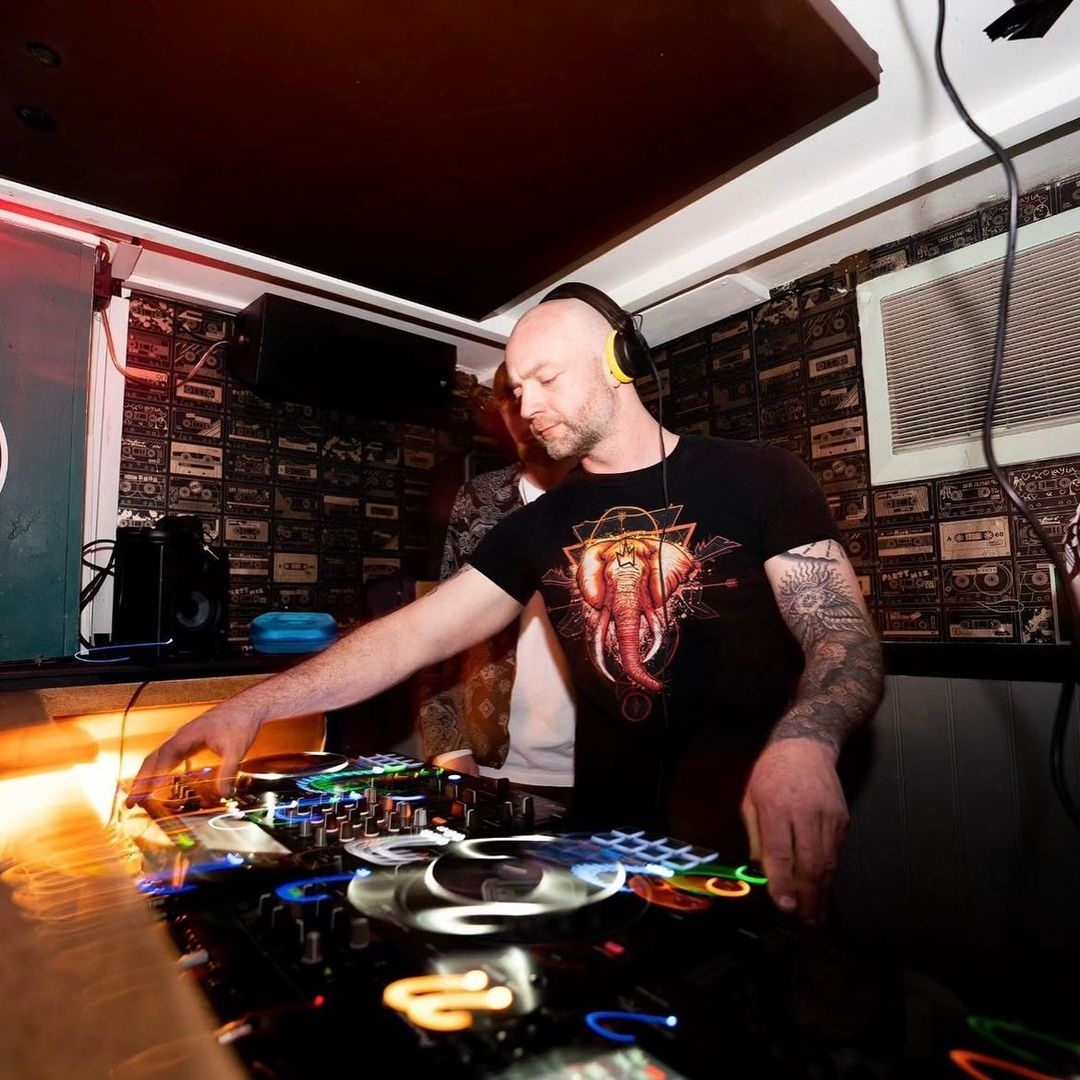 Who likes DNB? This one's for you! 👀🏆

New collective <a href="/meraki/">Cisco Meraki</a>.audio touch down in a few weeks to bring you some of the best talent Oxford has to offer!

Thursday 05th October | 9PM-1AM
18+ No ID, No Entry!

Tickets - fixr.co/event/meraki-a… 🎫