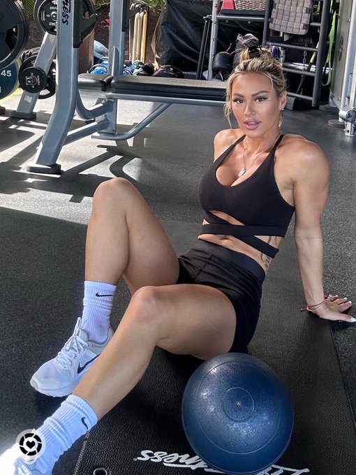 Watch kindly myers's leaked NSFW photo on TwXstars