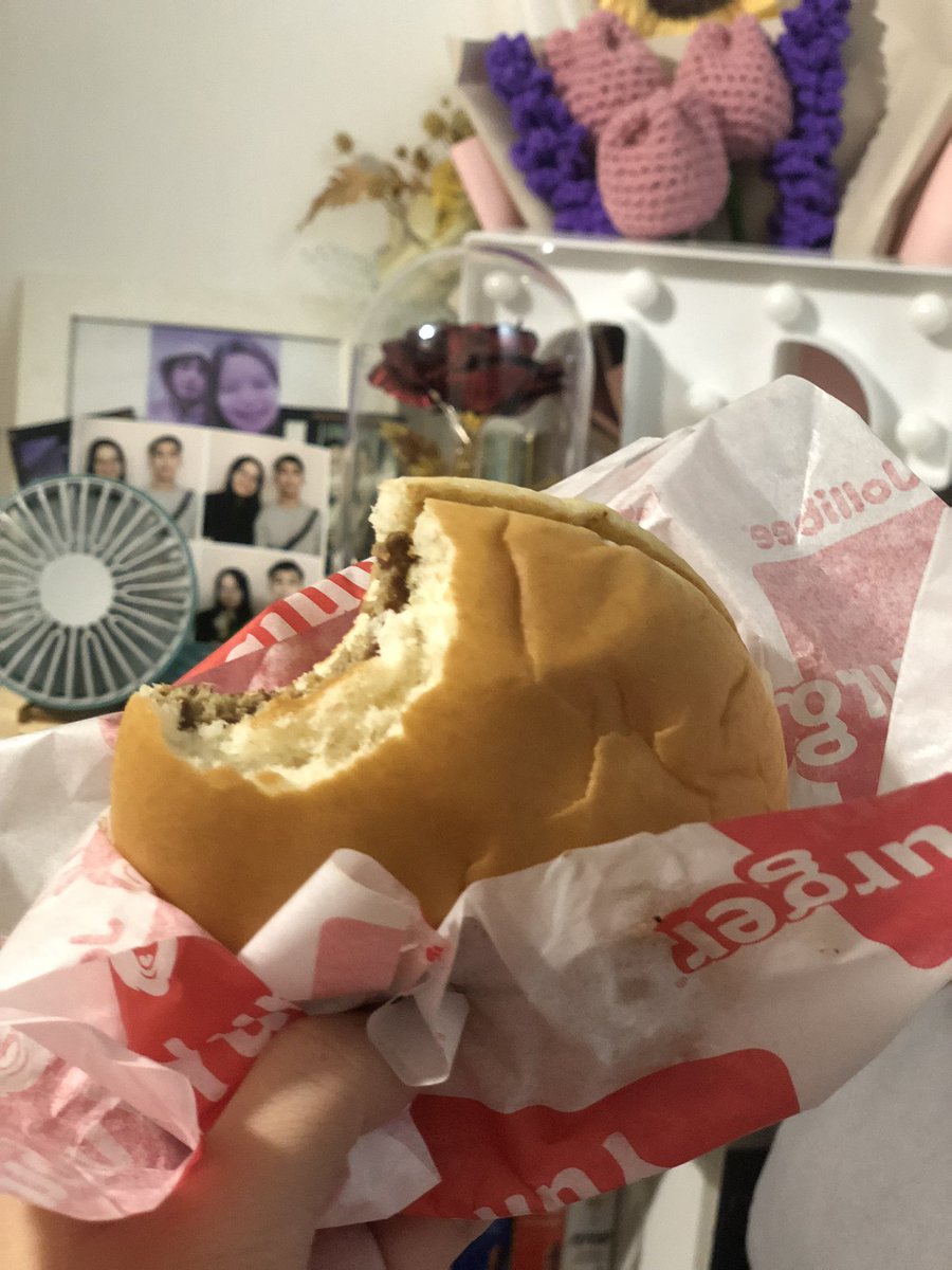 ehlalicious's tweet photo. mayo palang sayo nako 🤤 #yumburger 🍔 https://t.co/2EYEVStWpV