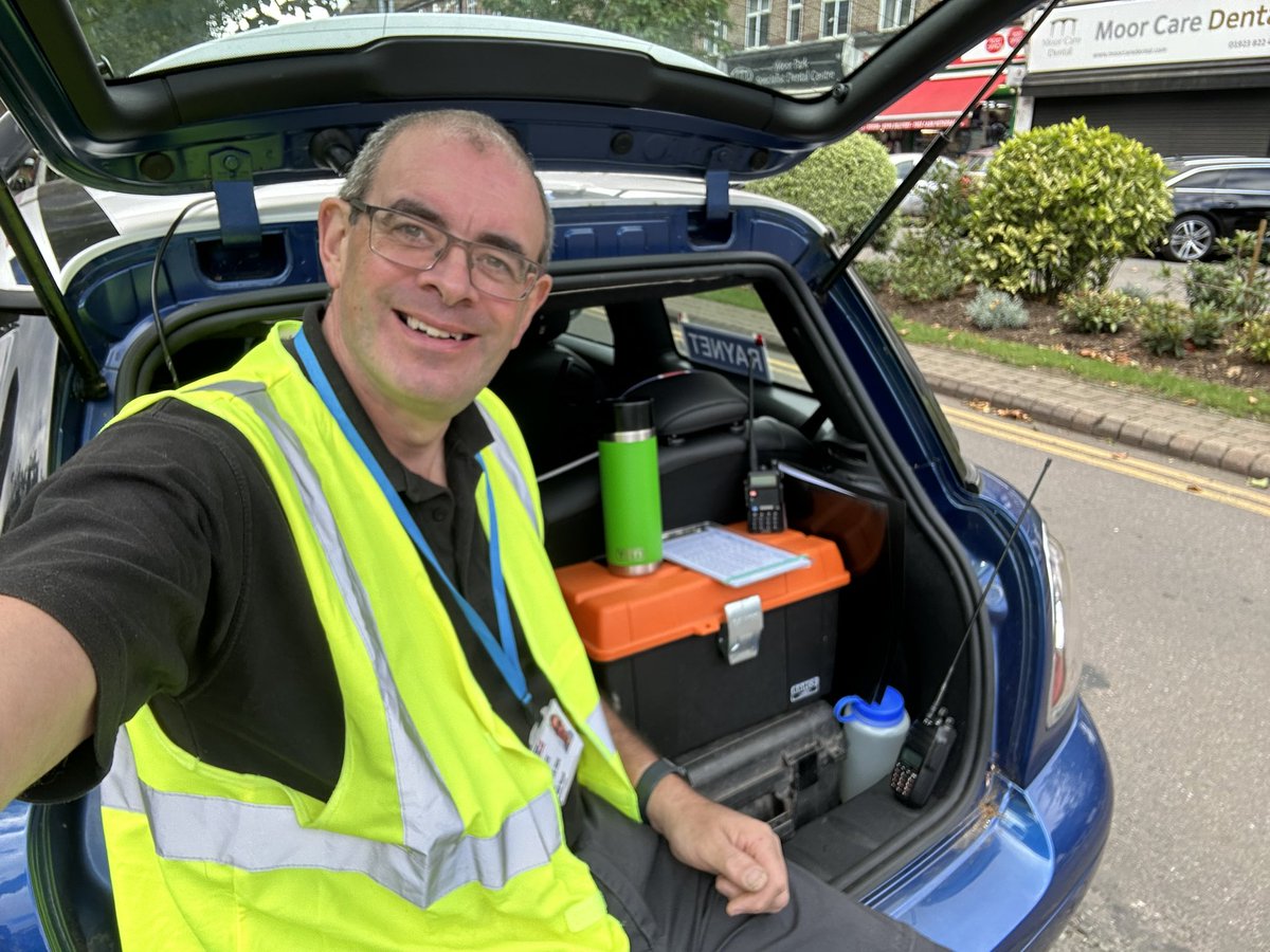 mattroyall's tweet image. Romeo 7 on duty for Moor Park 10km race. 245 runners and 100 walkers taking part. @HertsScouts Raynet supporting @SWHRAYNET #raynet #volunteer #amateurradio