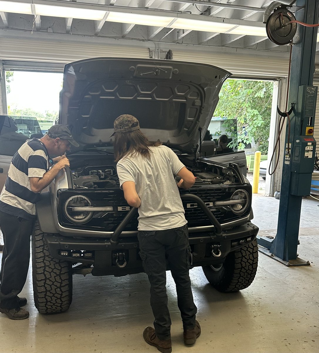 MyMarionTC's tweet photo. FORD MOTOR COMPANY spent the day with our automotive students, talking to them about careers, innovative motor and vehicle design. Community Connections at its best! https://t.co/3boitcyaVe
