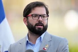 “Nos duele Nicaragua, como ayer a ustedes les dolía Chile. Cómo hoy día no vamos a hervir de rabia cuando a Gioconda Belli, a Sergio Ramírez, a Dora María Téllez, o a cualquier otro hombre o mujer anónima pretenden privarlo de su identidad. Nos violenta y por eso lo denunciamos“.