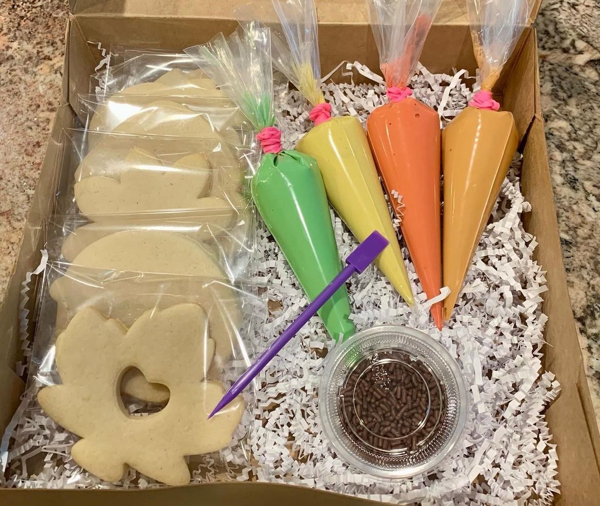 DIY Kits will be available if you cannot make our sugar cookie class on October 22nd! Send an email to theglitteredwhisk@gmail.com for purchase. 💖