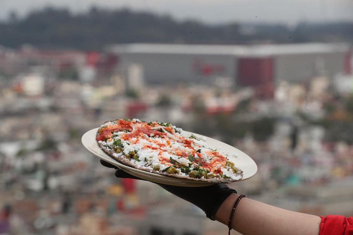 EdomexTurismo's tweet photo. ¡Buenos días ☀️! Para el desayuno o almuerzo les damos algunas sugerencias de #SaboresMexiquenses:
✅ Tacos de Obispo #Tenancingo
✅ Un huarache #Toluca
✅ Tacos de barbacoa #Texcoxo
✅ Sopa de Médula del corredor de La Marquesa o el #ValleDeLosVolcanes
#ElPoderDeServir https://t.co/lR9egVGPrE