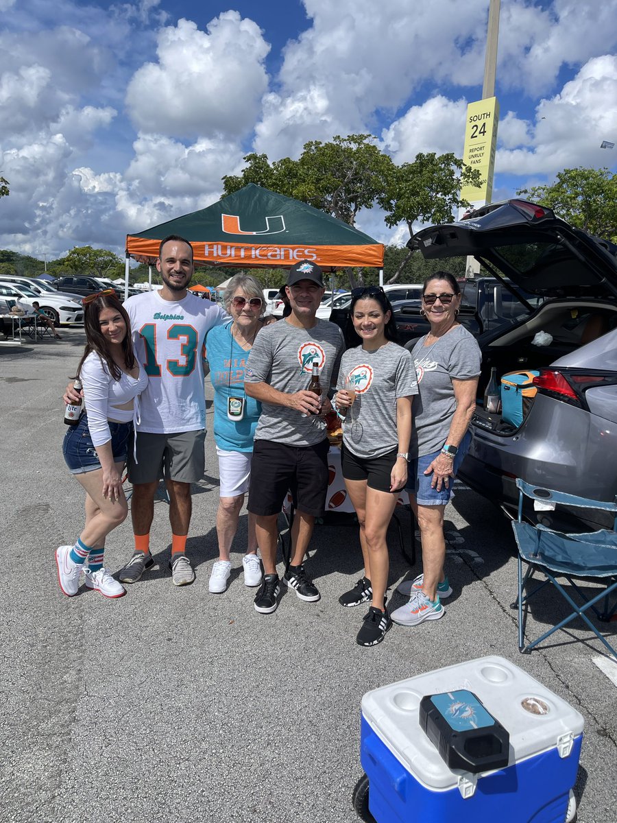 AllThatFresh's tweet photo. DOLPHINS HOME OPENER!!! #FinsUp https://t.co/xnm1BnNYlU