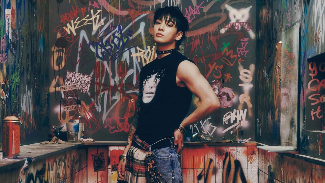 chartjungkook's tweet photo. Jungkook is giving us the iconic pop era we needed. https://t.co/0UWA62jXUB