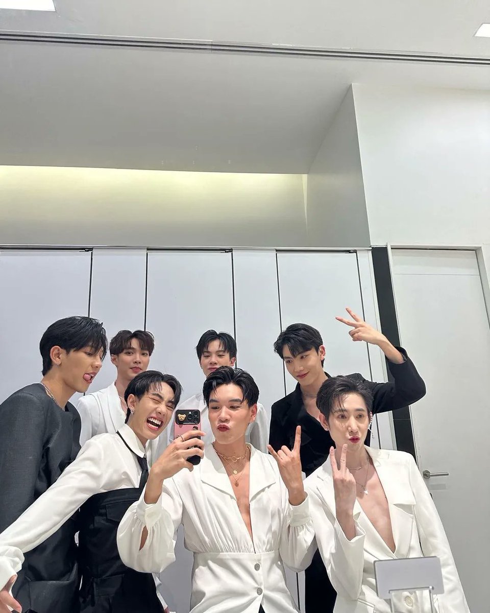 cinderellaboys3's tweet photo. 👑CB 👑
#tonz_ppk #jbjab #ssaintntp #minsterz #jeff_eskape #thirdtnw #kit_ronnakit #kitneo #thirdsaint #jeffjob #cinderellaboys #upcomingbl
#cinderellaboysรักร้ายนายเที่ยงคืน
#FEEDYCapitalAwards2023 https://t.co/HwWP9v2QQ6