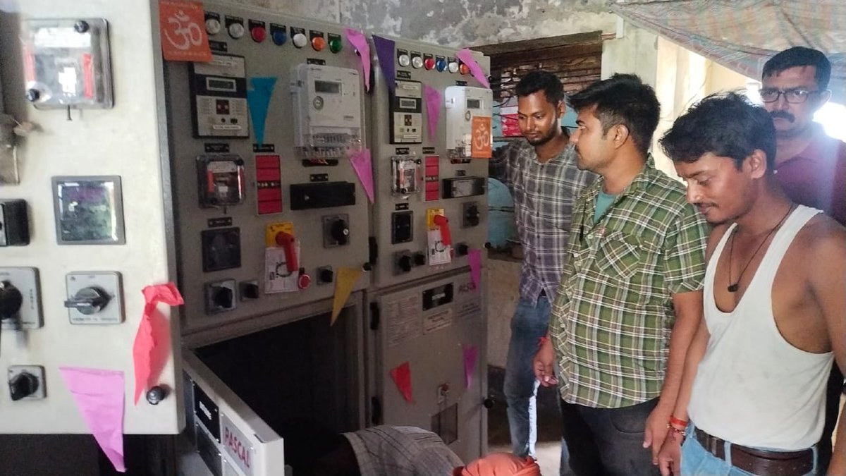 spshahibjp's tweet photo. पथरदेवा विधानसभा क्षेत्र के अन्तर्गत तरकुलवा एवं बंजरिया के दोनों फीडरों के पुराने पैनलों को बदलकर नया लगा दिया गया है।
उपभोक्ताओं को बेहतर बिजली सप्लाई उपलब्ध कराने के लिये दोनों फीडरों के पुरानी पैनलों को बदला गया है।
-
-
#SPshahi #SPshahibjp #Deoria #Pathardewa https://t.co/XhjLrSnEcq