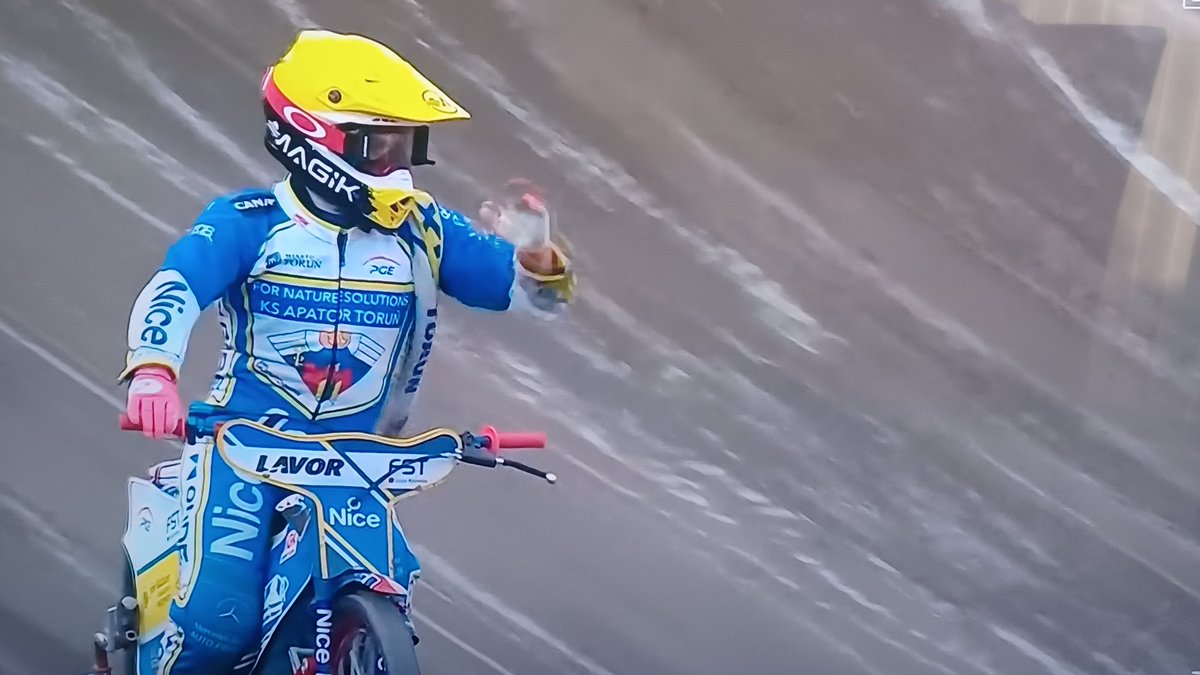 kaidanthorpe's tweet photo. @JasonDoyle69 In other news....  Emil has just won heat 13 in Poland to secure🥉 for Torun 👍🏻🔥🔥🔥
@ipswichspeedway https://t.co/Oqp9NV1DIt