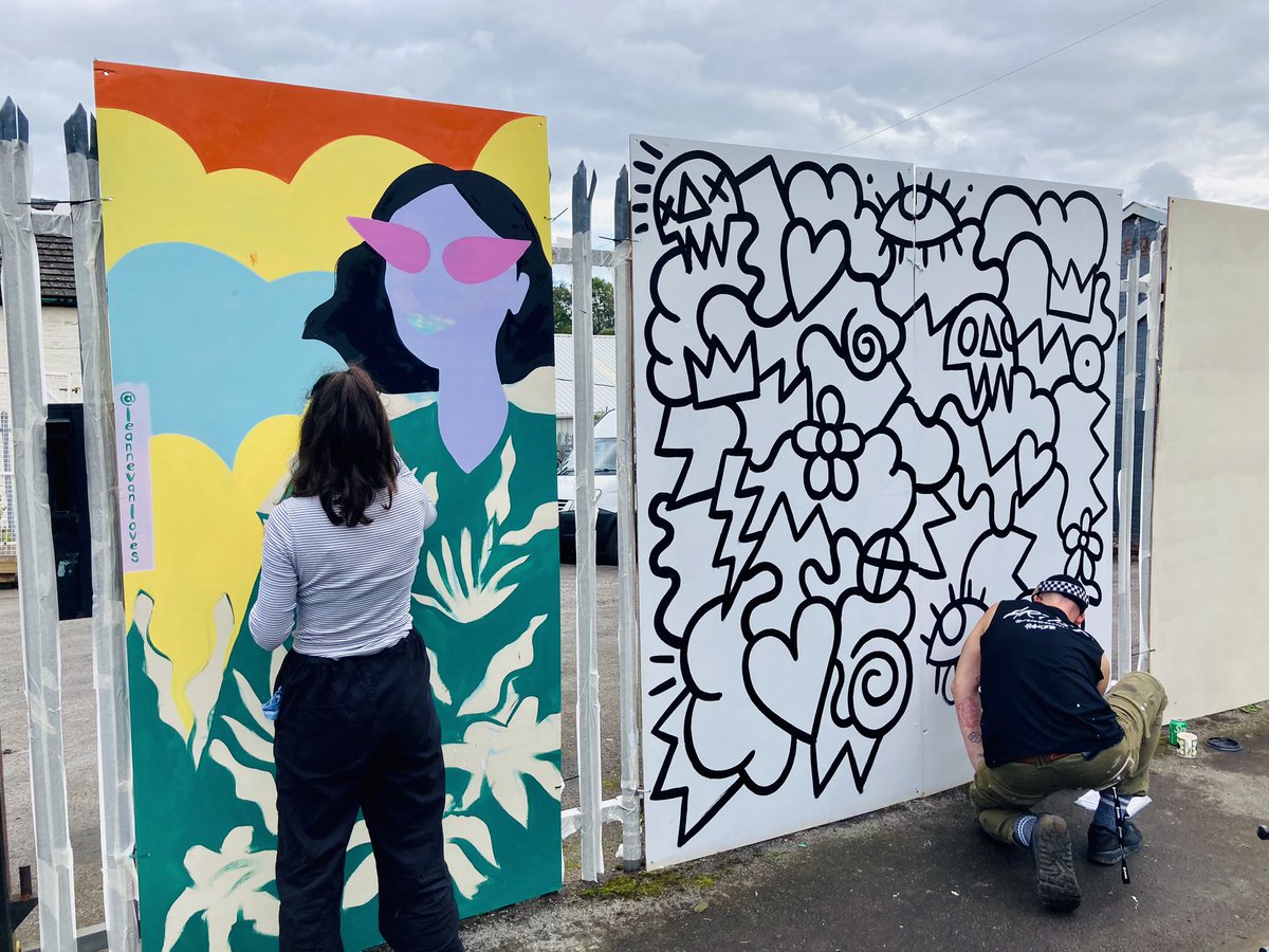 Spent a few hours today at the @PeopleWithGrit ‘Paint Jam’ where 20 artists were busy creating new pieces along Canal Street in Stockport. Mix in a pop-up skate park for kids, interactive art + street food & drink, and you’ve got a great event. Well done to John and Sophie 👏👏👏