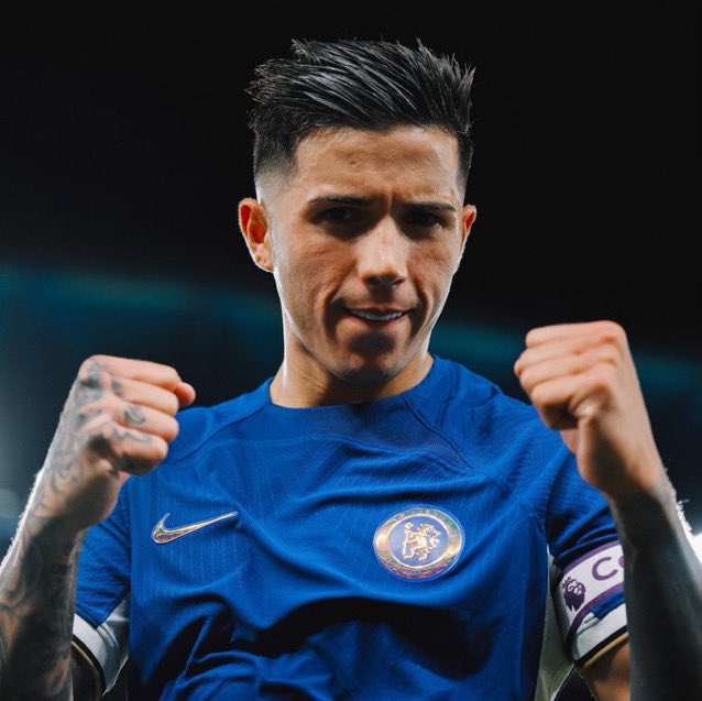 MykeRincon's tweet photo. Un jugador  nunca había tomado la peor decisión en la historia del fútbol, como Enzo Fernández cuando decidió firmar por Chelsea. LA PEOR DECISIÓN. 🇦🇷🤐 https://t.co/9ellmoxUIS