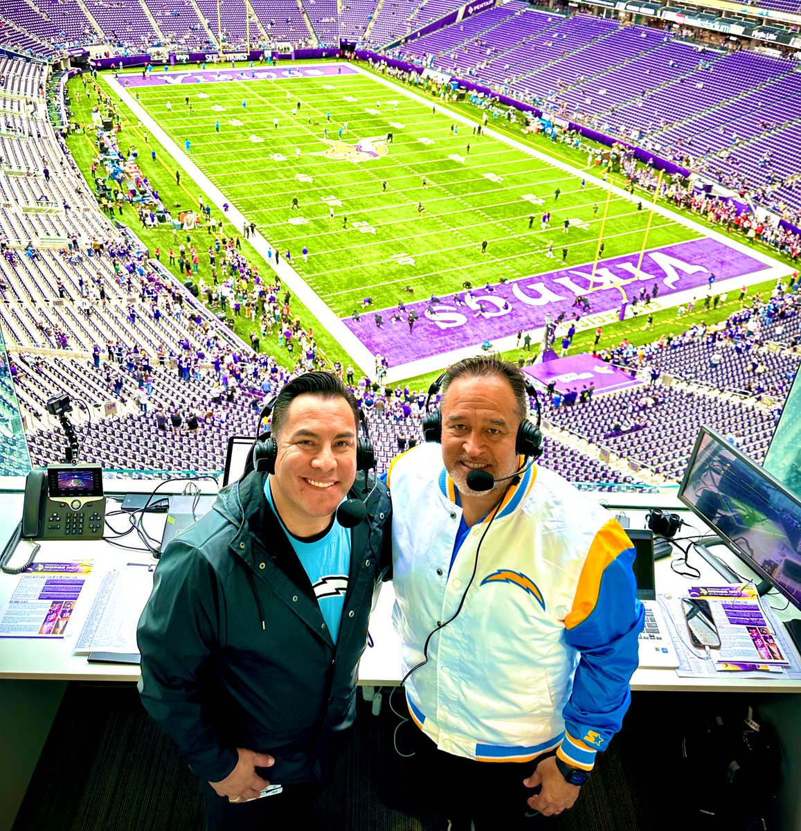 AdrianGarciaMqz's tweet photo. Ready from the Viking Ship! 
#PuroChargerPower⚡️⚡️

🎙️@QueBuenaLA 
🎙️@pulsar1073 
📲@chargers ⚡️App⚡️ https://t.co/6YUR6oREhO