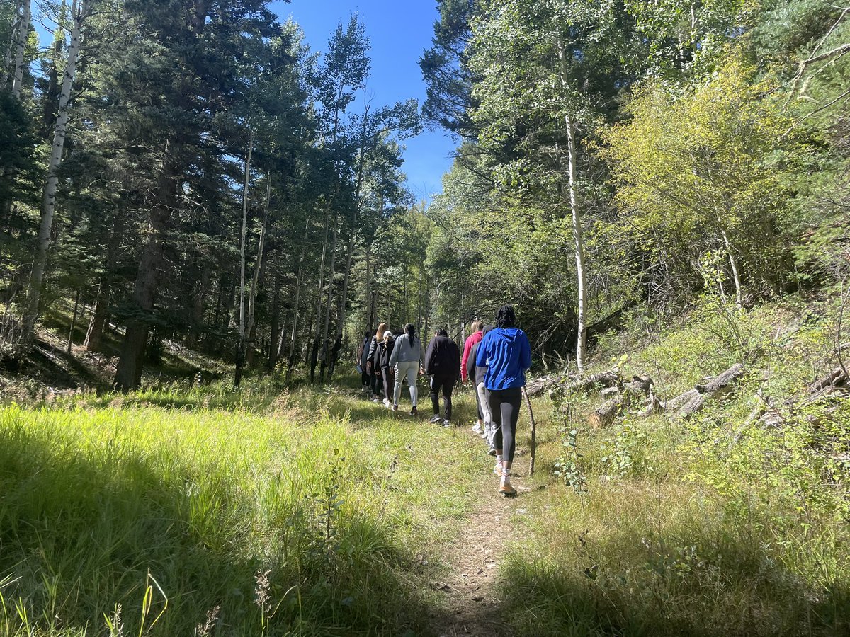 Memories were made on the mountain!⛰️⛰️

𝐅𝐥𝐲𝐢𝐧𝐠 𝐐𝐮𝐞𝐞𝐧 𝐓𝐞𝐚𝐦 𝐑𝐞𝐭𝐫𝐞𝐚𝐭 𝟐𝟎𝟐𝟑✈️👑