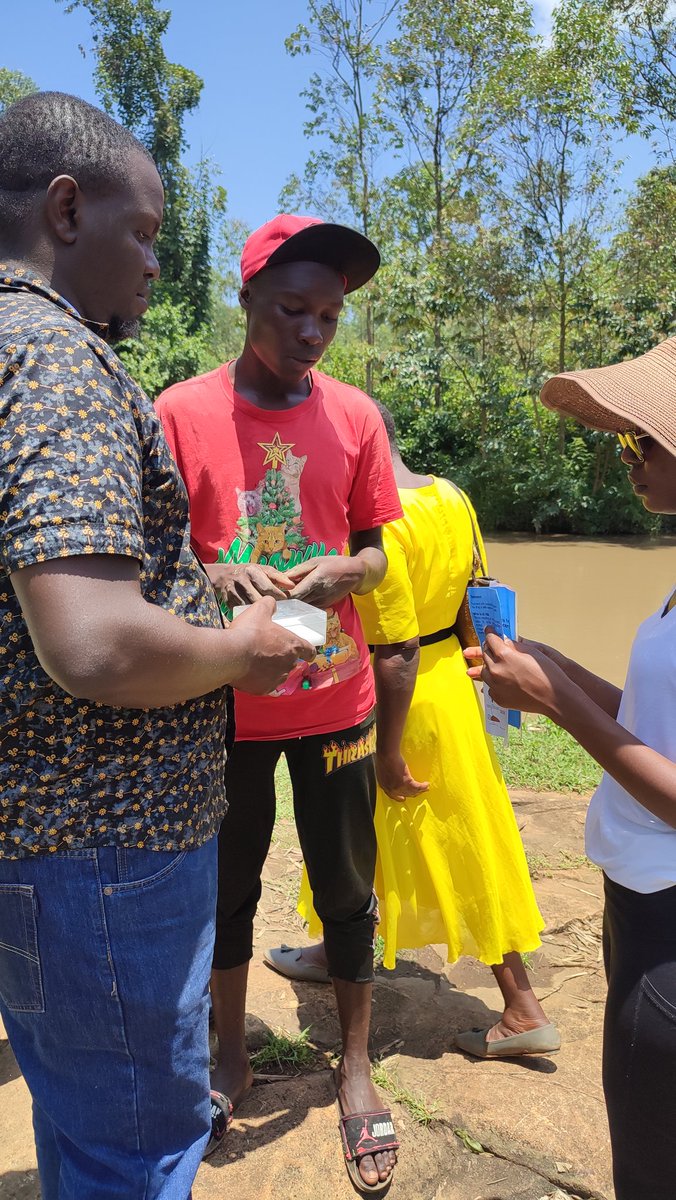 During the #onchocerciasis reconnaissance visit, our #communityhealthpromoters are playing a vital role in community engagement and interviewing community members on #blackflies in the villages.

#communityhealth
#onchoeliminationkenya
#beatNTDs 
#endingtheneglect