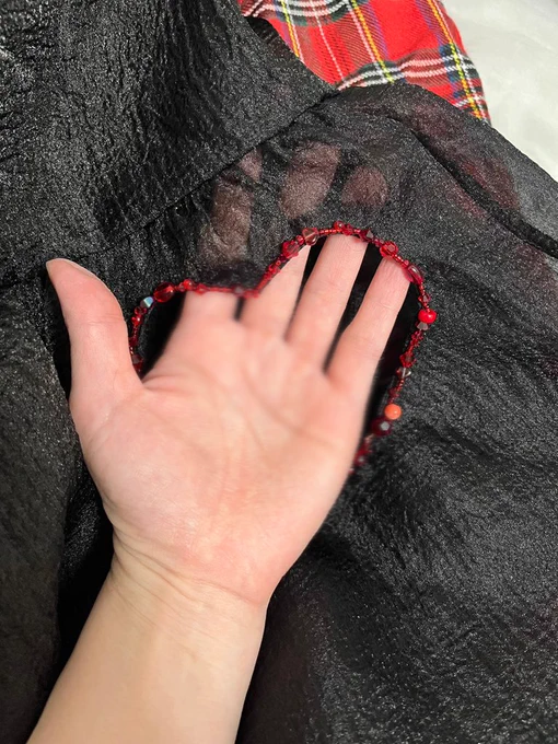 ギャルなので開けた穴をデコったかわい〜 