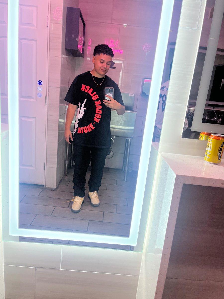 Broccoliheadj's tweet photo. ❤️‍🩹small queen https://t.co/5hCoQtwgrR