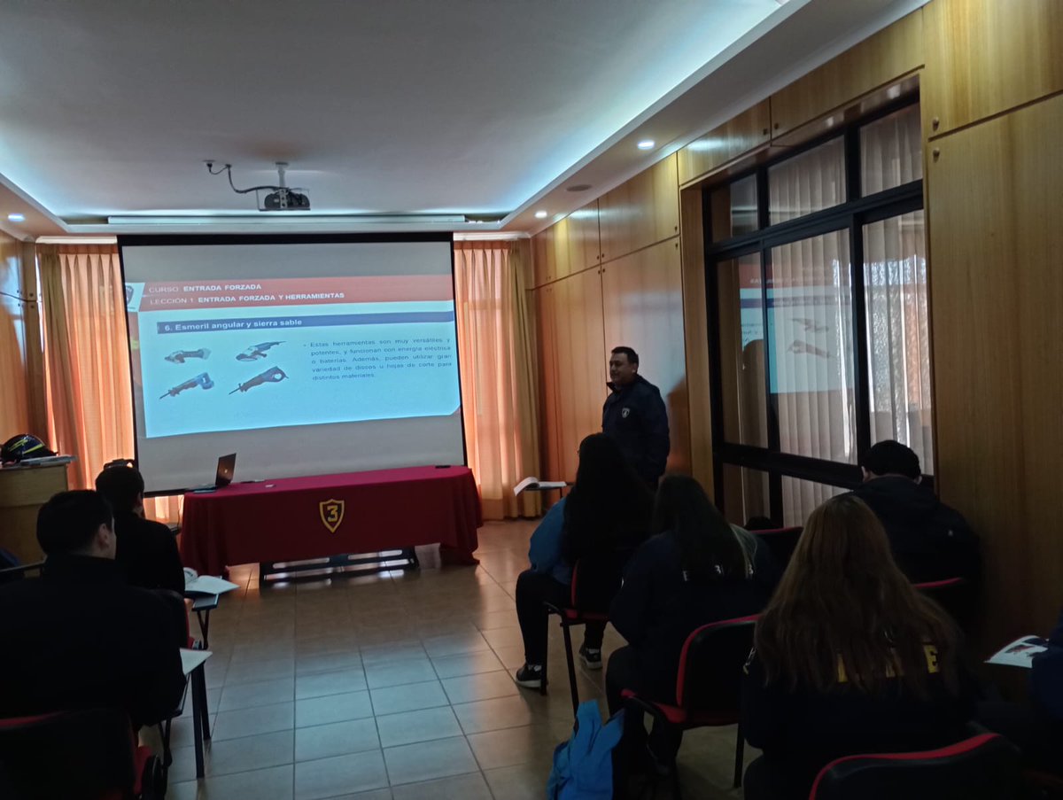 ANB_LosLagos's tweet photo. 20 Bomberos del CB.Osorno realizan el Curso de Entrada Forzada.@consejo10 @ANB_Chile https://t.co/aZYx502nxP