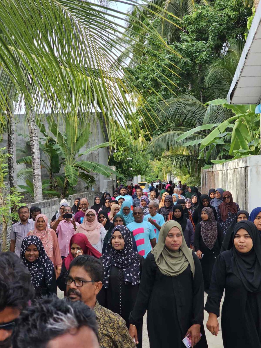 addorhythm's tweet photo. ލާމުގައި ހުއްޓުމެއްނެތި @MMuizzu ހޮވަން ކުރަންހުރި ކޮންމެ މަސައްކަތެއް ކުރުމުގައި ބަދަވިކަން މަތީ ބަދަހި ގުޅުމުގައި 

ދިވެހިންގެ ރާއްޖެކަމަށް 30 ވަނަ ދުވަހު ލާމުން ހުކުންކުރާ މަންޒަރު ސާފު 

#MuizzuSembe2023 
#DhiveheengeRaajje https://t.co/yrUYX2W3Bv