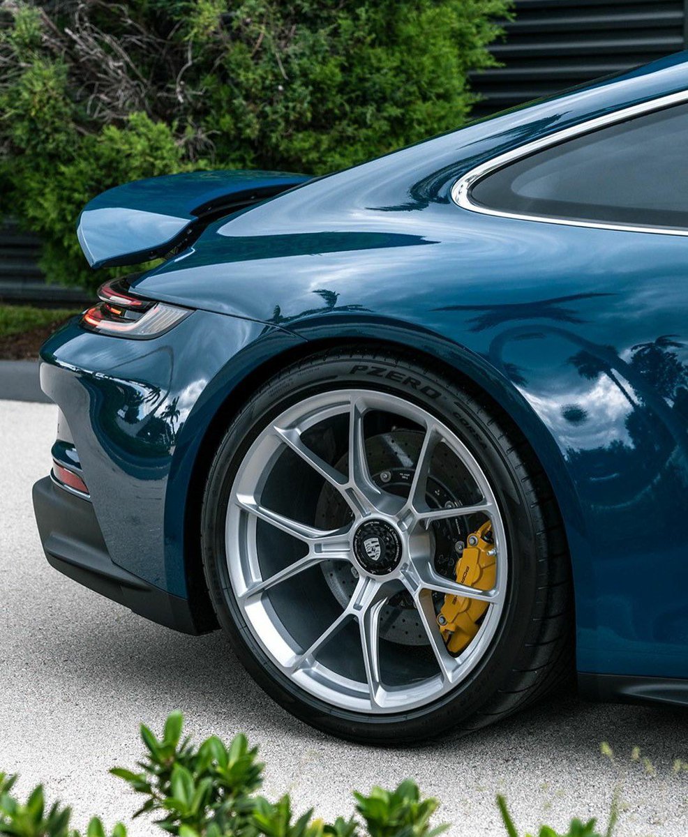 Porsche Club tweet media