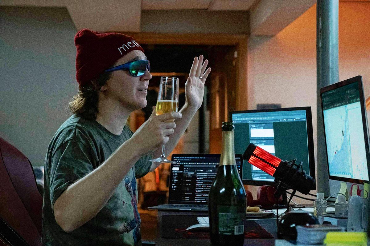 fungygames's tweet photo. #DumbMoney is so c̶u̶l̶t̶u̶r̶a̶l̶l̶y̶ ̶s̶i̶g̶n̶i̶f̶i̶c̶a̶n̶t̶ significantly cultural! Absolute star of a movie that highlights the power of community and #HODLing 
To the moon with diamond hands while holding the line!!
#wallstreetbets #memestocks #crypto #trading https://t.co/yltW18UcWj