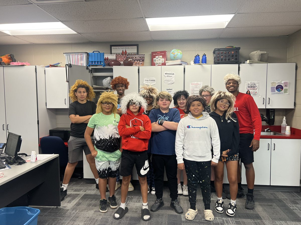 FredGreen107's tweet photo. Students at @sftcyclones really embraced our classroom play about the constitution!! A great couple days! @olatheschools #OpsMyFuture https://t.co/xzJ9rtuWvp