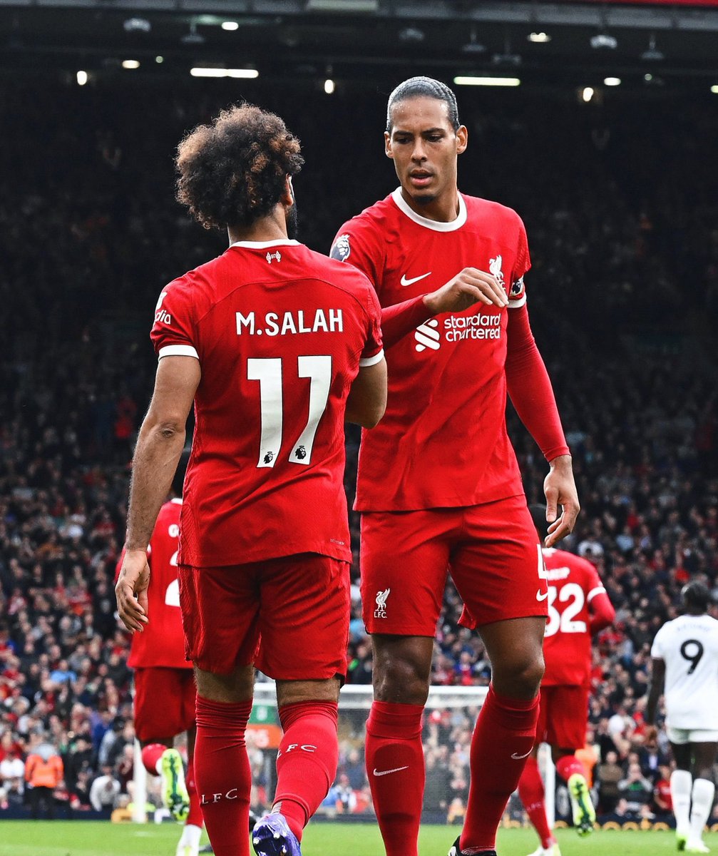 Mohamed Salah adalah pemain pertama dalam sejarah Premier League yang berhasil (DUA KALI) mencetak gol atau assist dalam 12 pertandingan berturut-turut. 

 ◉ 15 pertandingan - Agustus hingga Desember 2021
 ◉ 12 pertandingan - April 2023 hingga sekarang

CUMAN SALAH YANG