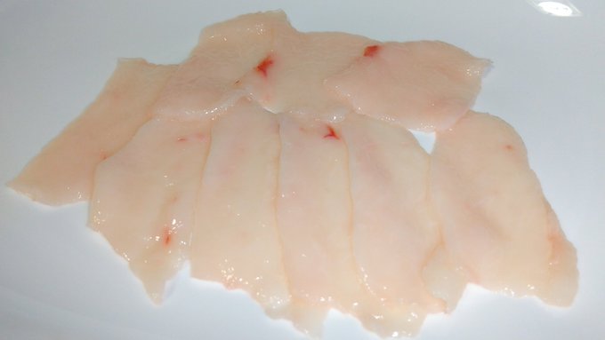 お誕生日の時に頂いた
冷凍馬刺し(コウナゴ)を食べさせて頂きました♪
赤身の馬刺しとはまた違う旨味の塊的な感じが熱々ご飯と合う(๑'ڡ`๑)

ありがとう御座います🙇‍♀ 