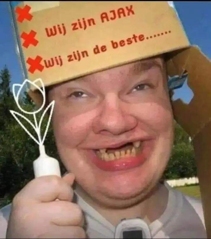 De eerste stoel voor dinsdagochtend is verkocht. #ajafey