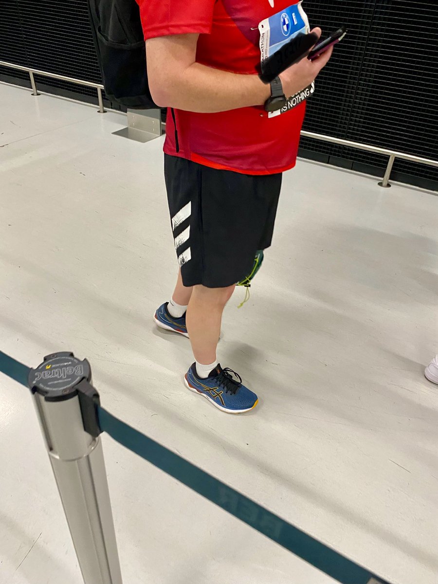 Direct dans l’avion en tenue de marathon mais après le marathon. Ça sent bon cette affaire.