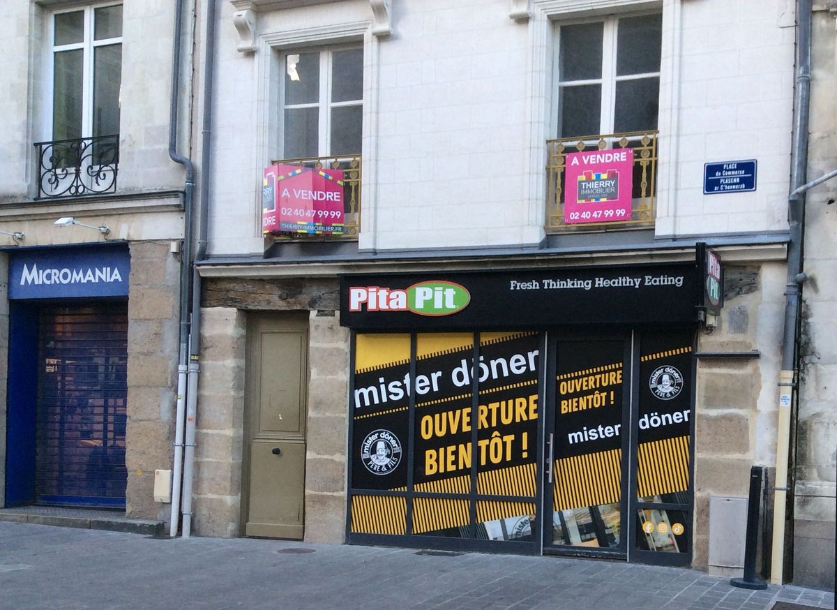 👀 🚧 #chantier en cours pour l'ouverture d'un #restaurant #fastfood Mister Döner 📍place du commerce à #Nantes. #Franchise