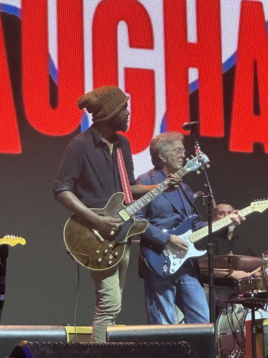 RockBluesMuse's tweet photo. Eric Clapton and Gary Clark Jr at Crossroads Guitar Festival, Los Angeles.  A marathon of incredible artists.  More today! https://t.co/P496cZIQOL