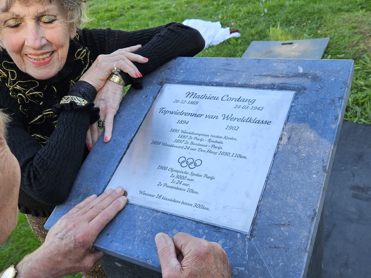 bjhilgers's tweet photo. Vandaag onthulling van wielermonument ter ere van Marthieu Cardong. Wielerpionier Olympische Zomerspelen 1900 Parijs. Na afloop geen medailles, omdat ze hem als professional kwalificeerden. Iets dat nabestaanden nog steeds zeer doet. #Venlo #wielrennen @nocnsf #sporterfgoed https://t.co/wbGyJPzhR5