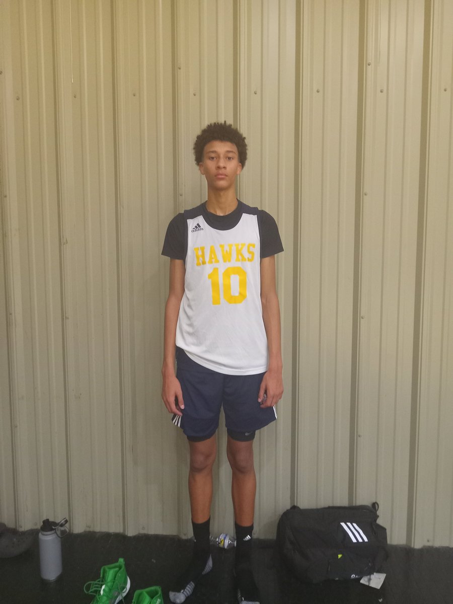 First time watching top 50 2025 6'9 Highland Nate Ament has been nothing but as advertised 3 & D kid can shoot it lights out with his ablity to put it on floor like a pg to creat for himself & others and plays with great pace @ASSIST20212 @theCBGLive @NateAment15